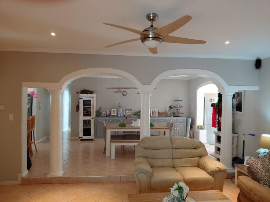 To Let 4 Bedroom Property for Rent in Durbanville Western Cape